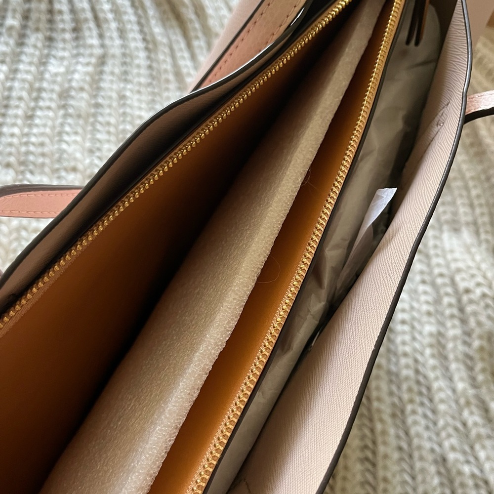 Tory Burch purse. - Picture 11 of 12